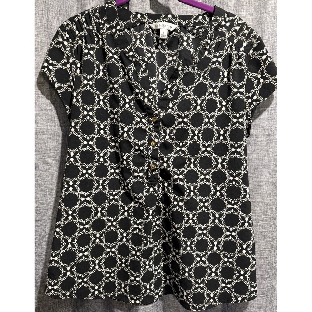 Croft & Barrow Womens‎ Sz Small Black/White Short Sleeve V-Neck Blouse Buttons